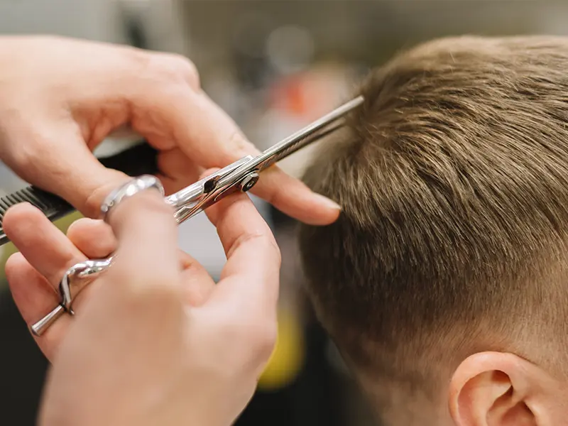 Corte juvenil y corte para niños